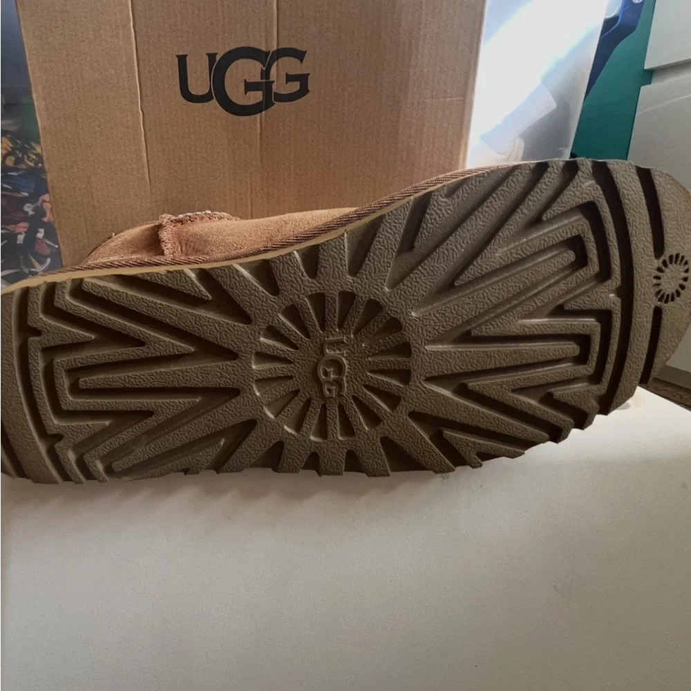 UGG Chestnut Classic Mini Boots - Picture 3 of 4